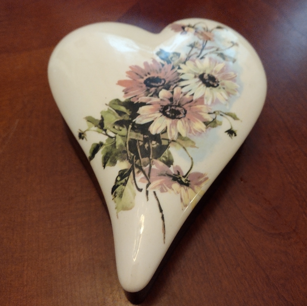 Ceramic Heart Shaped Trinket Box